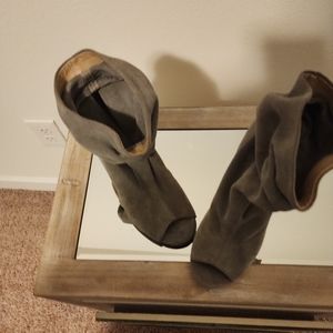 Size 8.5 Chinese laundry gray peek toe slouch booties